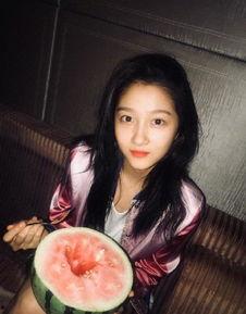 关晓彤爆料吃瓜视频,吃瓜群众直呼过瘾！